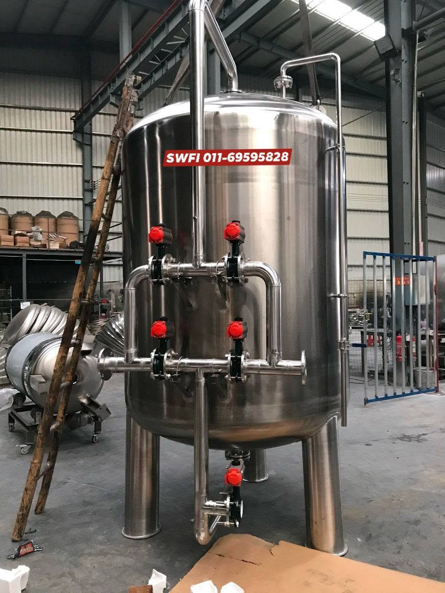 Front view of SWFI stainless steel filter vessel
