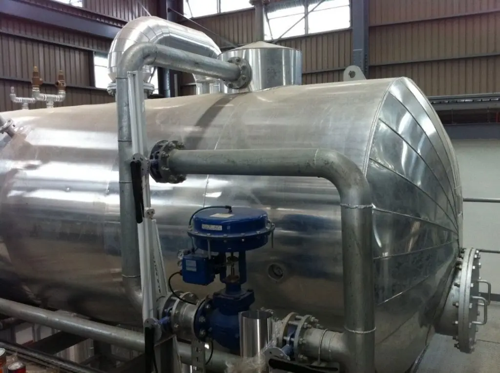 Thermal degasification water treatment system