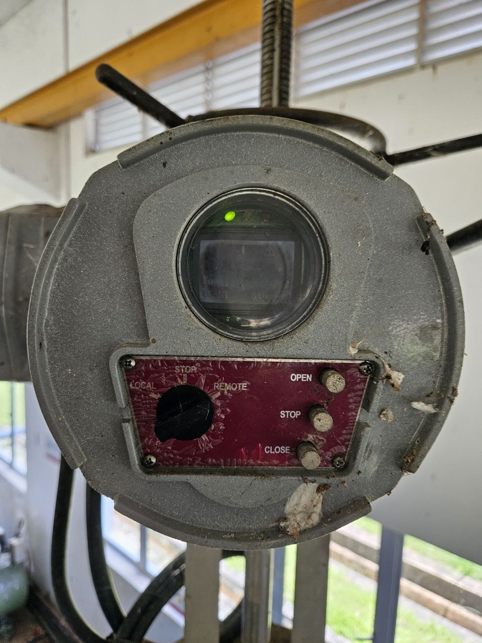 Local control interface for a filter valve