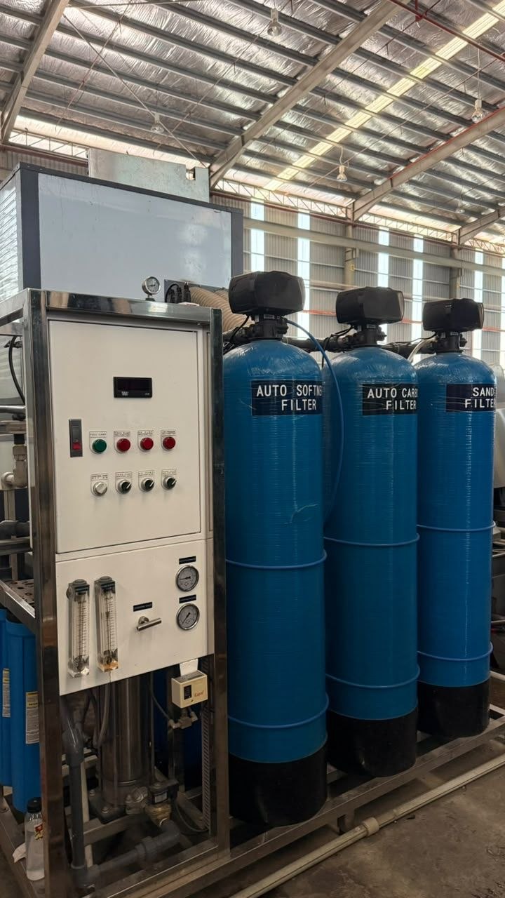Industrial RO system control panel and filter vessels