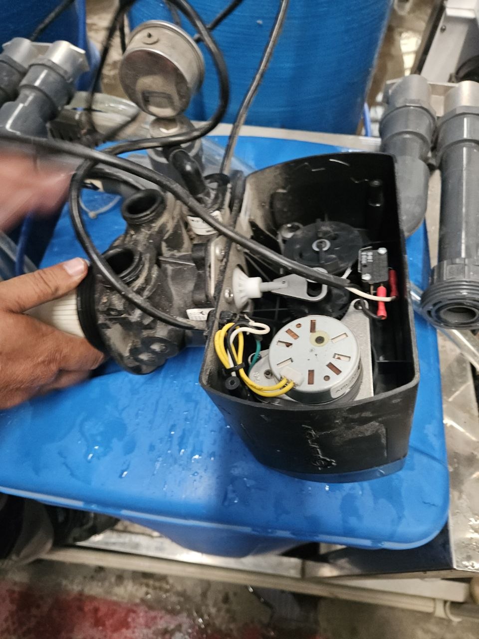 Automatic valve component under maintenance