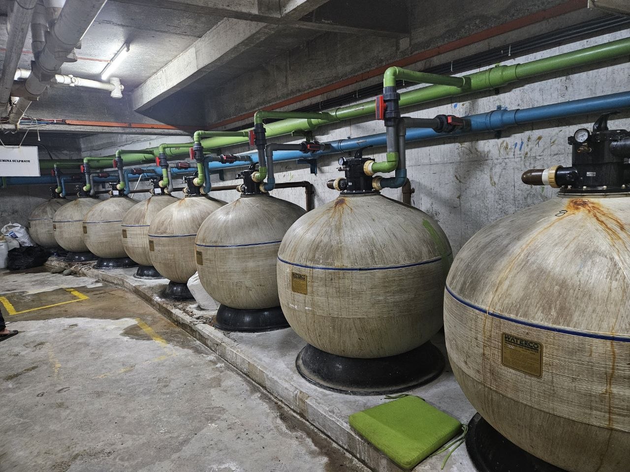 Swimming pool filtration vessels